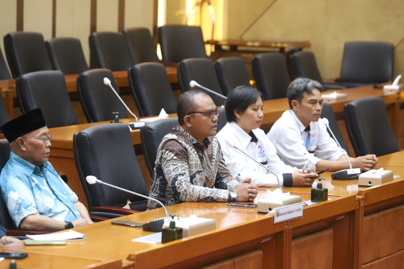 Komisi IX DPR menerima Audiensi Serikat Pekerja PT Sritex Group untuk mengawal hak-hak pekerja Sritex terpenuhi (Ashar/SinPo.id)