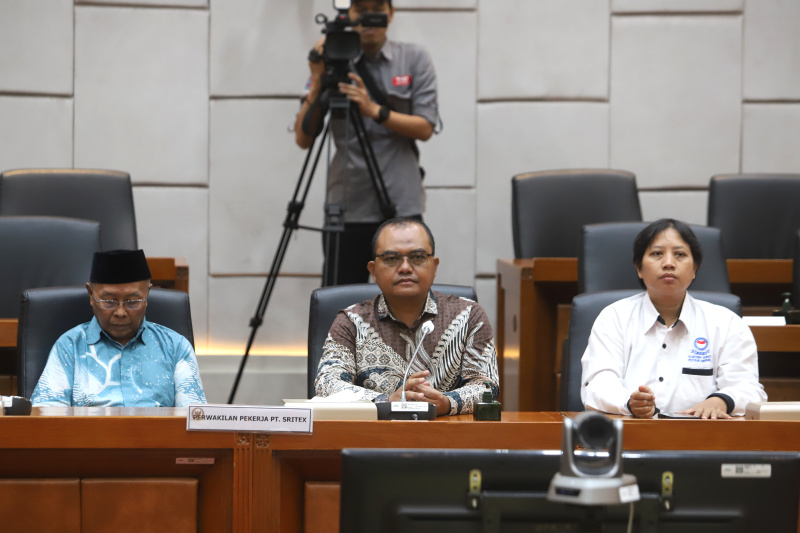 Komisi IX DPR menerima Audiensi Serikat Pekerja PT Sritex Group untuk mengawal hak-hak pekerja Sritex terpenuhi (Ashar/SinPo.id)