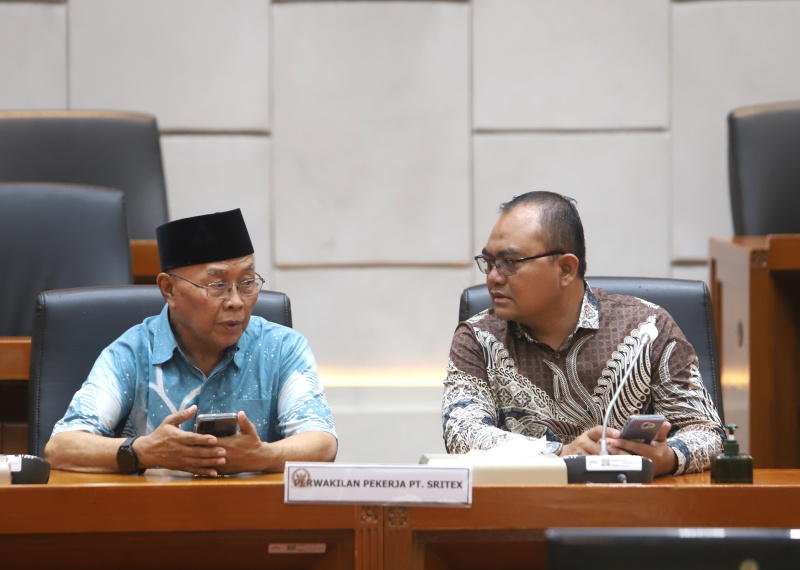 Komisi IX DPR menerima Audiensi Serikat Pekerja PT Sritex Group untuk mengawal hak-hak pekerja Sritex terpenuhi (Ashar/SinPo.id)