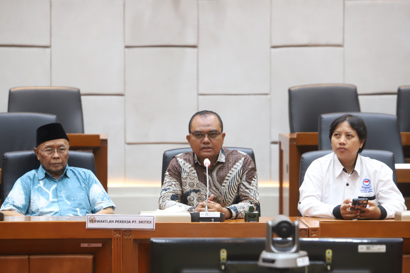 Komisi IX DPR menerima Audiensi Serikat Pekerja PT Sritex Group untuk mengawal hak-hak pekerja Sritex terpenuhi (Ashar/SinPo.id)