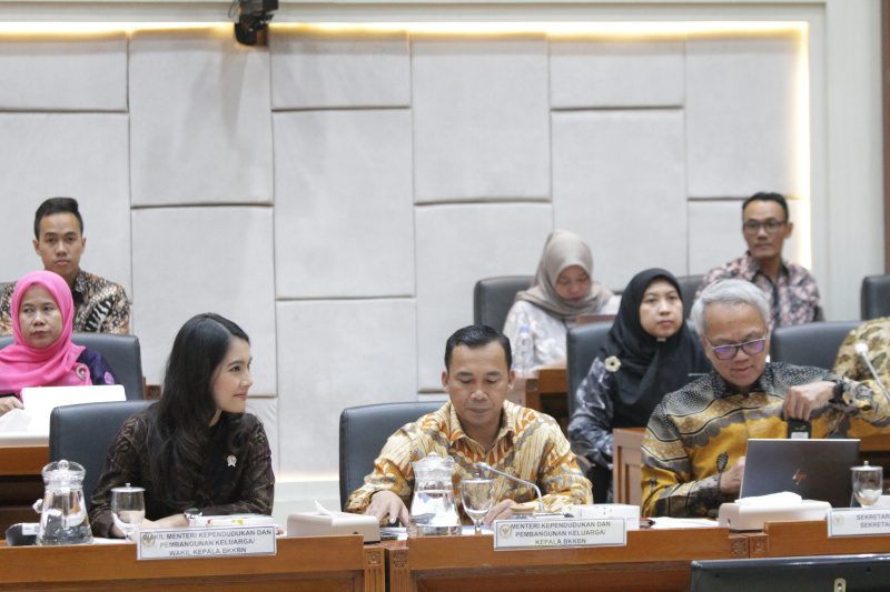 Komisi IX DPR gelar raker dengan Menteri Kependudukan dan Pembangunan Keluarga Wihaji membahas program Kementerian Kependudukan dan Pembangunan Keluarga (Ashar/SinPo.id)