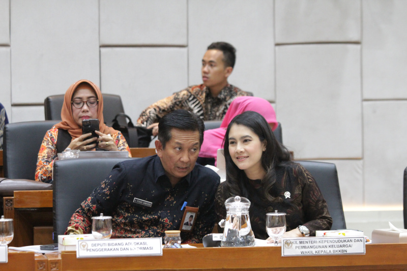 Komisi IX DPR gelar raker dengan Menteri Kependudukan dan Pembangunan Keluarga Wihaji membahas program Kementerian Kependudukan dan Pembangunan Keluarga (Ashar/SinPo.id)