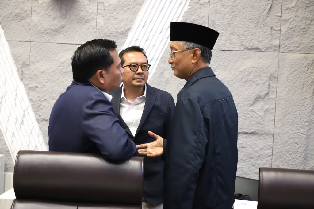 Komisi V DPR menggelar raker dengan Menteri Pekerjaan Umum Dody Hanggodo membahas evaluasi pelaksanaan Prasana Umum dan Infrastruktur Pasca lebaran (Ashar/SinPo.id)