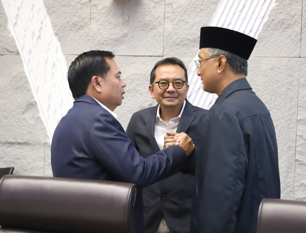Komisi V DPR menggelar raker dengan Menteri Pekerjaan Umum Dody Hanggodo membahas evaluasi pelaksanaan Prasana Umum dan Infrastruktur Pasca lebaran (Ashar/SinPo.id)