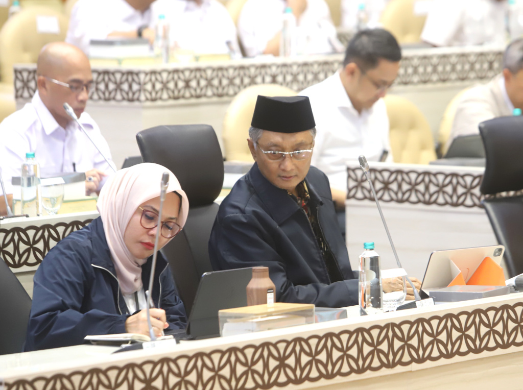 Komisi V DPR menggelar raker dengan Menteri Pekerjaan Umum Dody Hanggodo membahas evaluasi pelaksanaan Prasana Umum dan Infrastruktur Pasca lebaran (Ashar/SinPo.id)