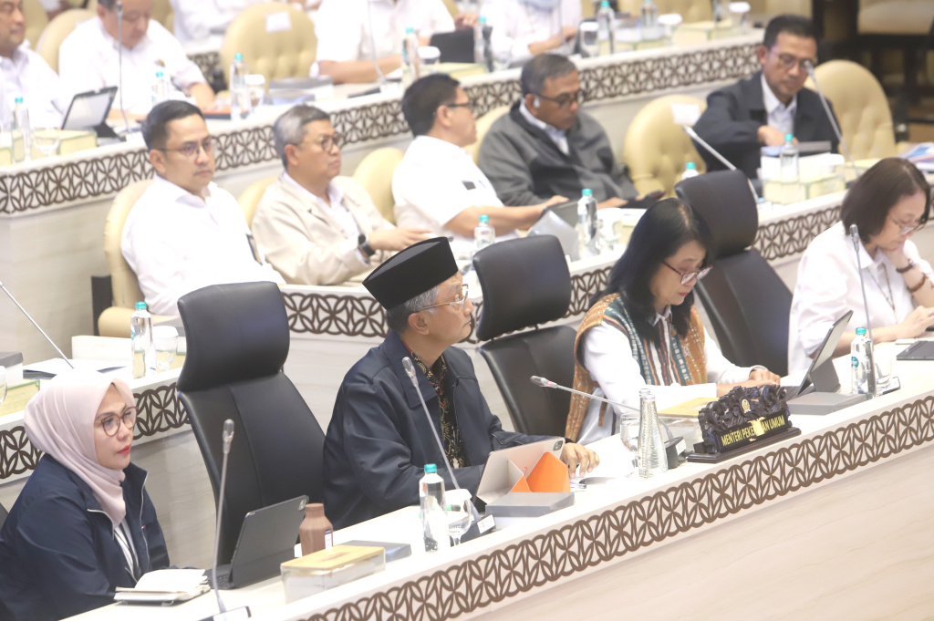 Komisi V DPR menggelar raker dengan Menteri Pekerjaan Umum Dody Hanggodo membahas evaluasi pelaksanaan Prasana Umum dan Infrastruktur Pasca lebaran (Ashar/SinPo.id)