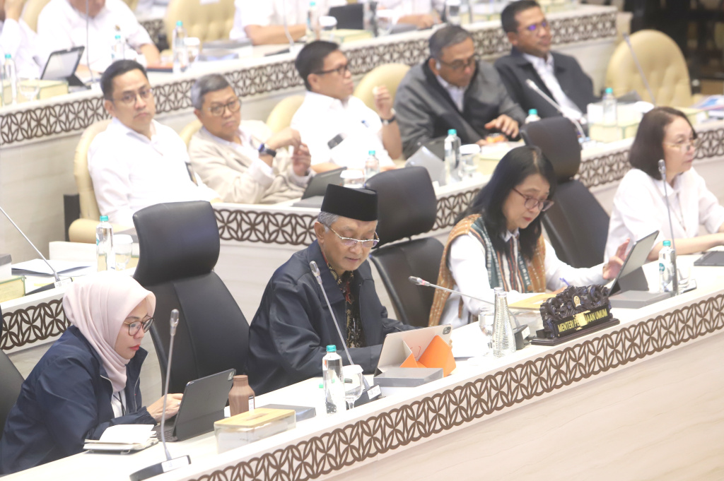 Komisi V DPR menggelar raker dengan Menteri Pekerjaan Umum Dody Hanggodo membahas evaluasi pelaksanaan Prasana Umum dan Infrastruktur Pasca lebaran (Ashar/SinPo.id)