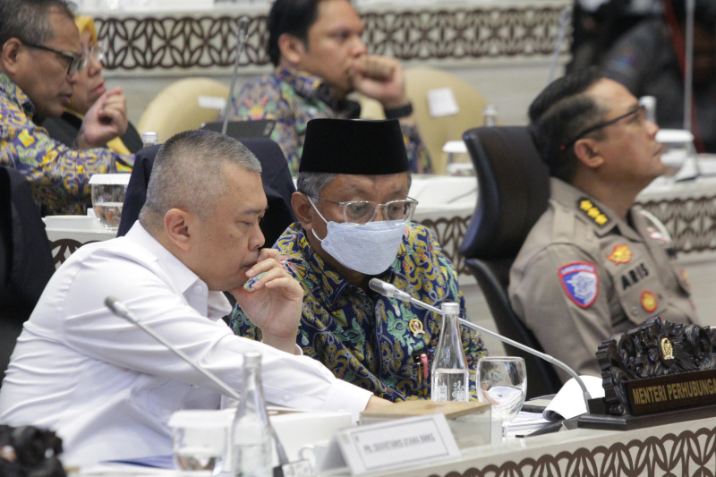Komisi V DPR gelar raker dengan Menhub membahas evaluasi pelaksanaan arus mudik dan balik lebaran 2025 (Ashar/SinPo.id)