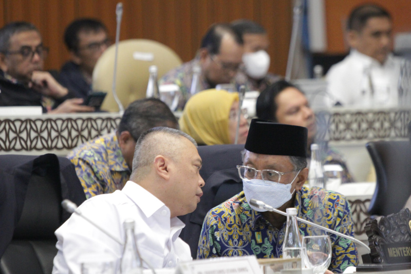 Komisi V DPR gelar raker dengan Menhub membahas evaluasi pelaksanaan arus mudik dan balik lebaran 2025 (Ashar/SinPo.id)