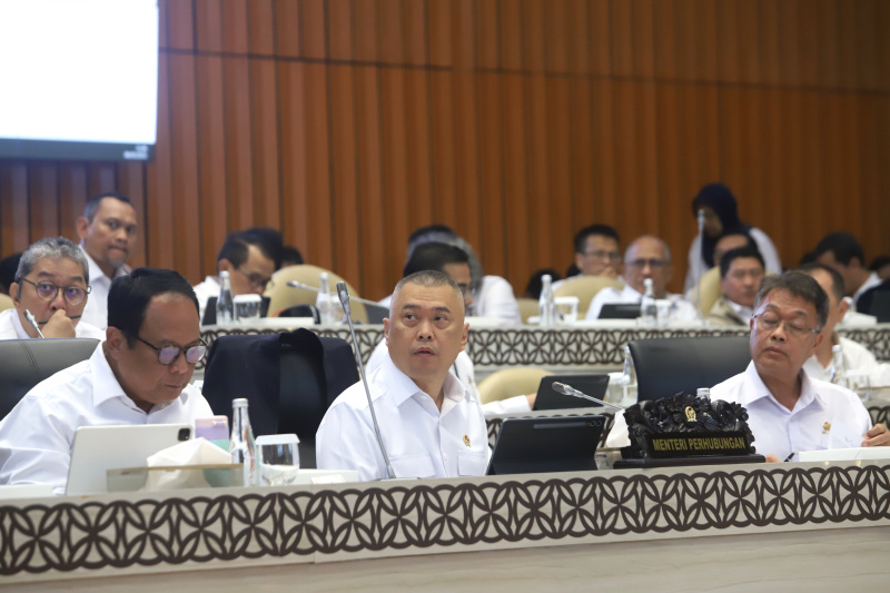 Komisi V DPR menggelar raker dengan Menteri Perhubungan Dudy Purwagandhi membahas Pagu Anggaran TA 2025 (Ashar/SinPo.id)