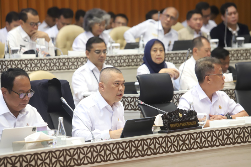 Komisi V DPR menggelar raker dengan Menteri Perhubungan Dudy Purwagandhi membahas Pagu Anggaran TA 2025 (Ashar/SinPo.id)