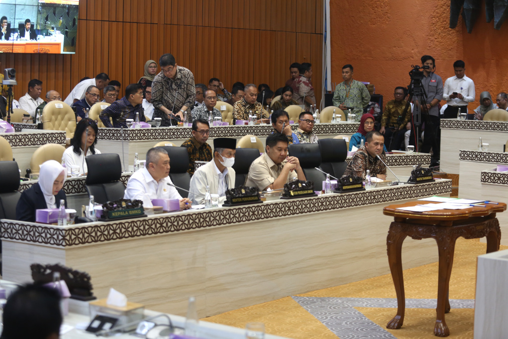 Komisi V DPR gelar raker dengan Menhub, MenPKP, dan MenTrans membahas Anggaran TA 2026 (Ashar/SinPo.id)