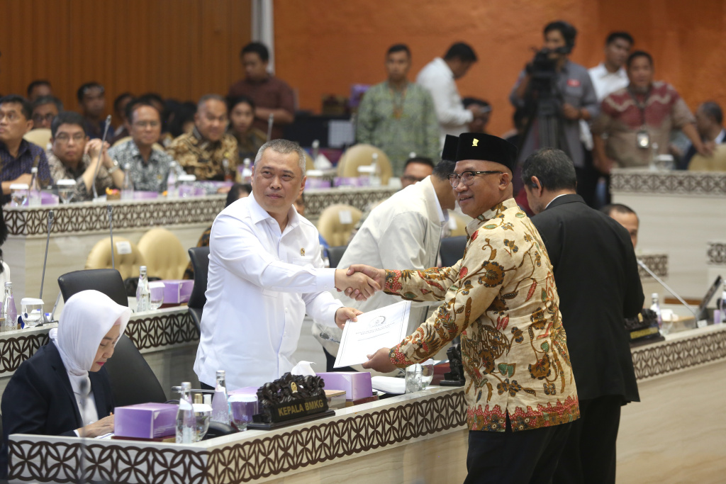 Komisi V DPR gelar raker dengan Menhub, MenPKP, dan MenTrans membahas Anggaran TA 2026 (Ashar/SinPo.id)
