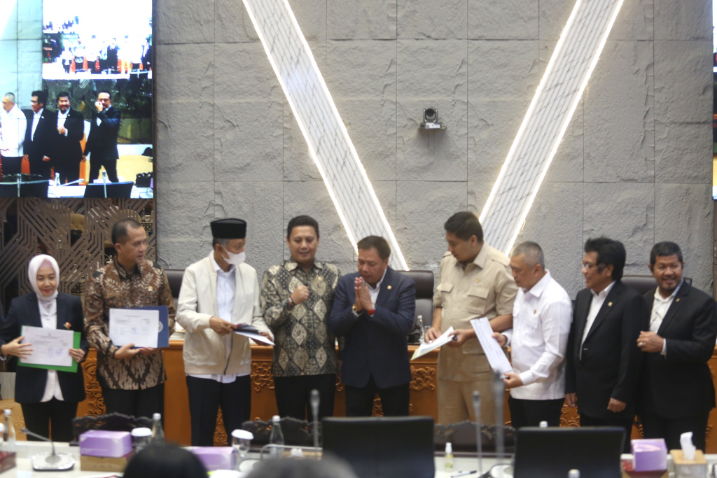 Komisi V DPR gelar raker dengan Menhub, MenPKP, dan MenTrans membahas Anggaran TA 2026 (Ashar/SinPo.id)