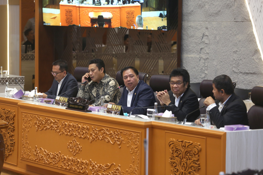 Komisi V DPR gelar raker dengan Menhub, MenPKP, dan MenTrans membahas Anggaran TA 2026 (Ashar/SinPo.id)