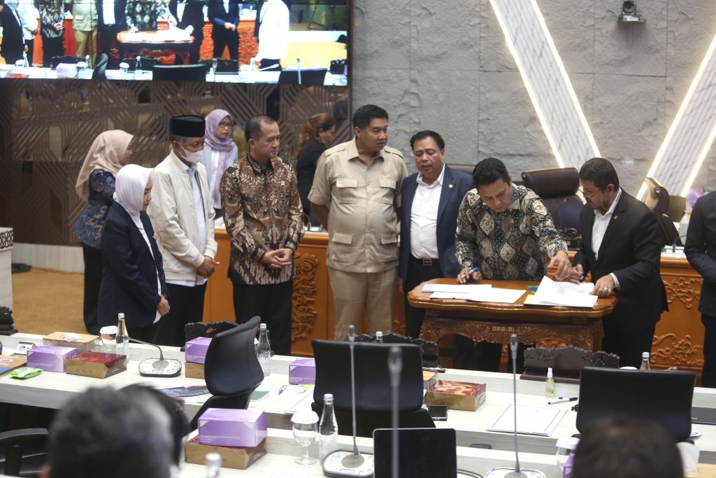 Komisi V DPR gelar raker dengan Menhub, MenPKP, dan MenTrans membahas Anggaran TA 2026 (Ashar/SinPo.id)