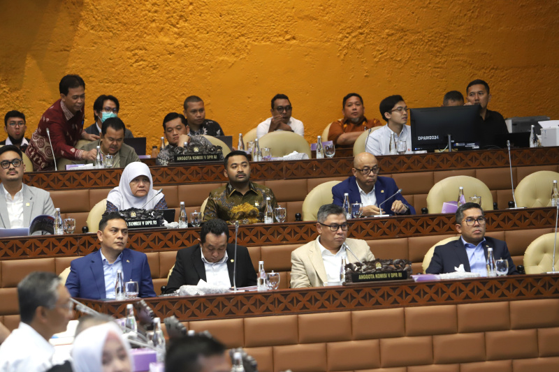 Komisi V DPR gelar raker dengan Menteri Pekerjaan Umum Dody Hanggodo membahas Evaluasi Pelaksanaan APBN TA 2024 (Ashar/SinPo.id)