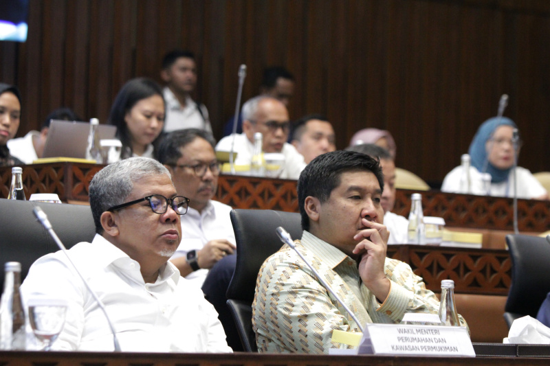 Komisi V DPR gelar raker dengan Menteri Perumahan dan Kawasan Permukiman membahas evaluasi kinerja dan program terkait penyediaan 3 juta rumah (Ashar/SinPo.id)