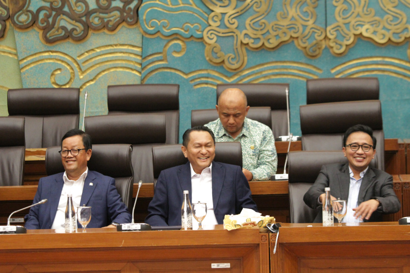 Komisi V DPR gelar raker dengan Menteri Perumahan dan Kawasan Permukiman membahas evaluasi kinerja dan program terkait penyediaan 3 juta rumah (Ashar/SinPo.id)