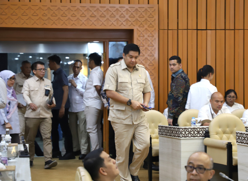 Komisi V DPR gelar raker dengan Menteri Perumahan dan Kawasan Pemukiman (PKP) Maruarar Sirait membahas  upaya pemenuhan program 3 juta rumah gratis (Ashar/SinPo.id)