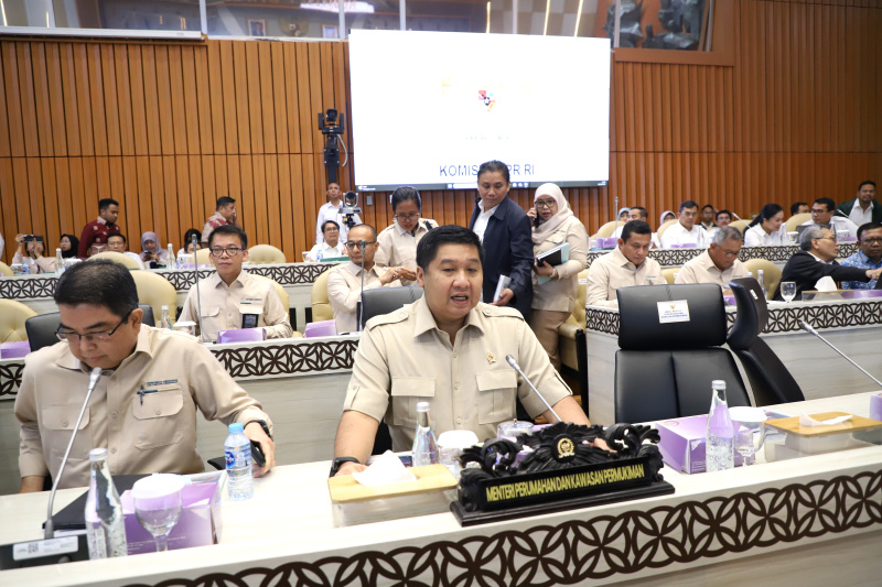 Komisi V DPR gelar raker dengan Menteri Perumahan dan Kawasan Pemukiman (PKP) Maruarar Sirait membahas  upaya pemenuhan program 3 juta rumah gratis (Ashar/SinPo.id)