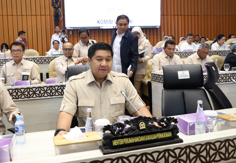 Komisi V DPR gelar raker dengan Menteri Perumahan dan Kawasan Pemukiman (PKP) Maruarar Sirait membahas  upaya pemenuhan program 3 juta rumah gratis (Ashar/SinPo.id)