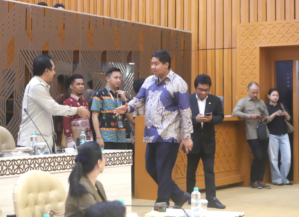 Komisi V DPR menggelar raker dengan Menteri PKP Maruarar Sirait membahas Pelaksanaan APBN  tahun anggaran 2026 (Ashar/SinPo.id)