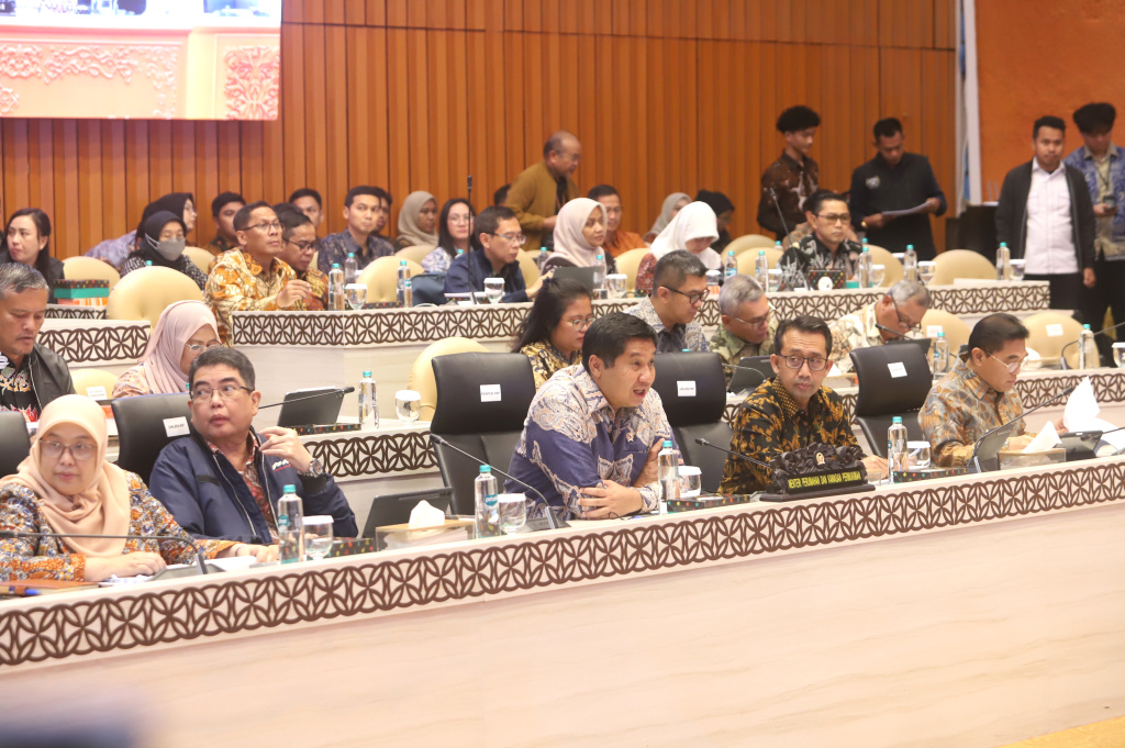 Komisi V DPR menggelar raker dengan Menteri PKP Maruarar Sirait membahas Pelaksanaan APBN  tahun anggaran 2026 (Ashar/SinPo.id)