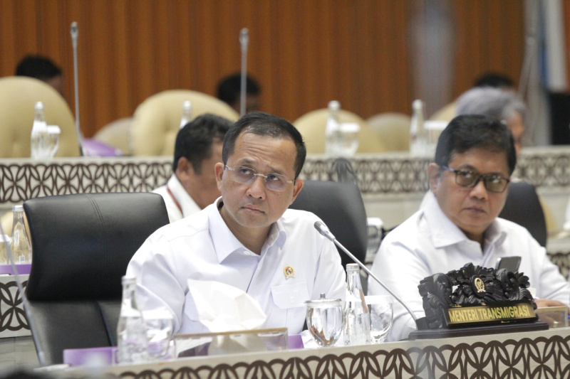 Komisi V DPR menggelar raker dengan Menteri Transmigrasi Iftitah Sulaiman membahas Pengelolaan dan Status Kawasan Transmigrasi yang masuk kawasan hutan (Ashar/SinPo.id)