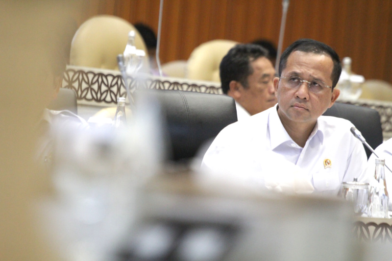 Komisi V DPR menggelar raker dengan Menteri Transmigrasi Iftitah Sulaiman membahas Pengelolaan dan Status Kawasan Transmigrasi yang masuk kawasan hutan (Ashar/SinPo.id)