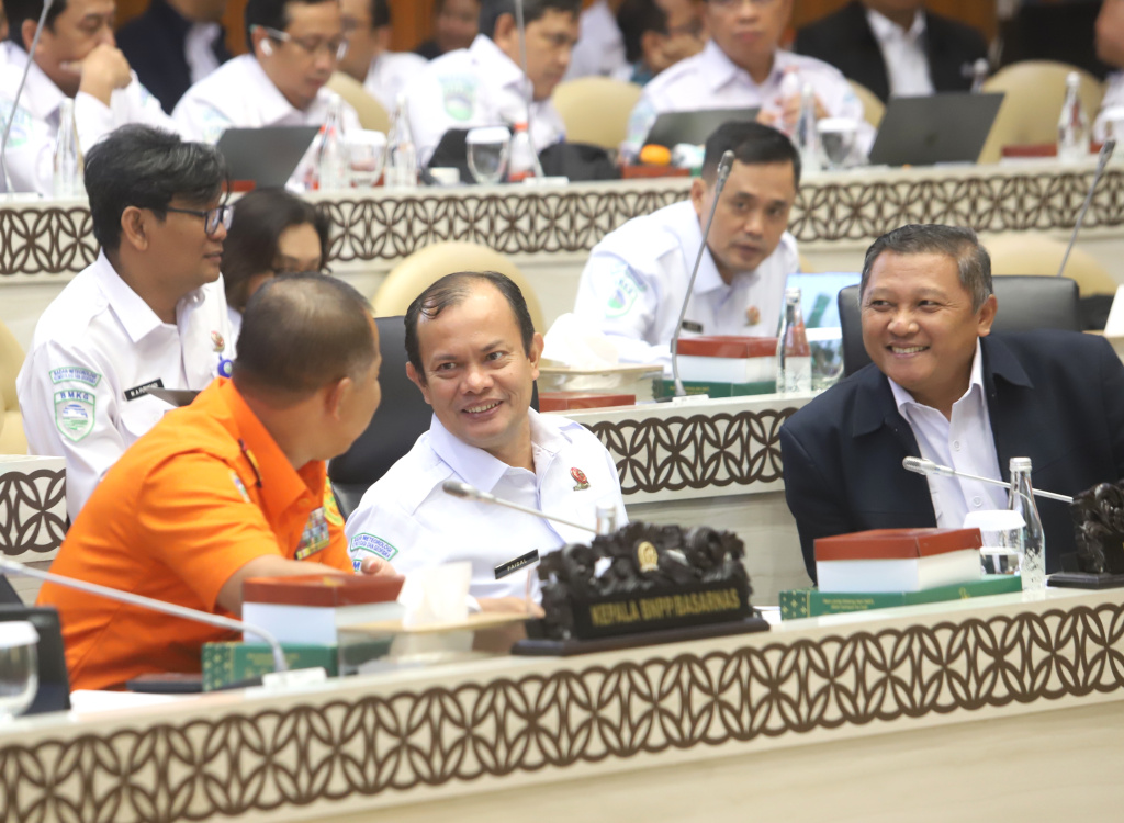 Komisi V DPR menggelar RDP dengan BNPP/BASARNAS dan BMKG Bahas bencana banjir di Aceh dan Sumatera (Ashar/SinPo.id)