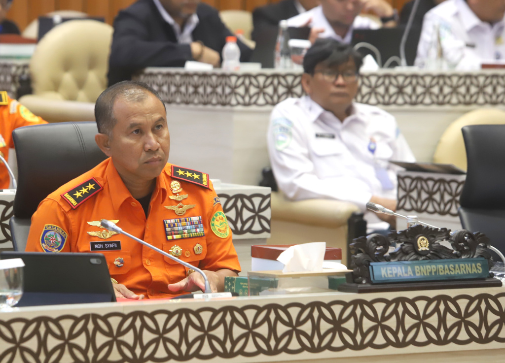 Komisi V DPR menggelar RDP dengan BNPP/BASARNAS dan BMKG Bahas bencana banjir di Aceh dan Sumatera (Ashar/SinPo.id)