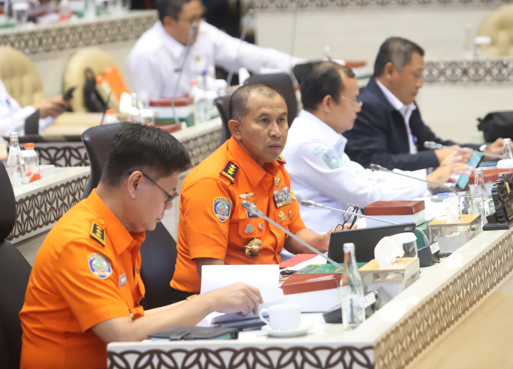 Komisi V DPR menggelar RDP dengan BNPP/BASARNAS dan BMKG Bahas bencana banjir di Aceh dan Sumatera (Ashar/SinPo.id)