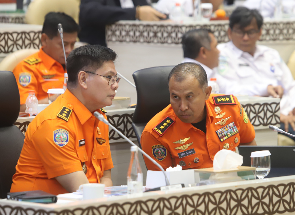 Komisi V DPR menggelar RDP dengan BNPP/BASARNAS dan BMKG Bahas bencana banjir di Aceh dan Sumatera (Ashar/SinPo.id)