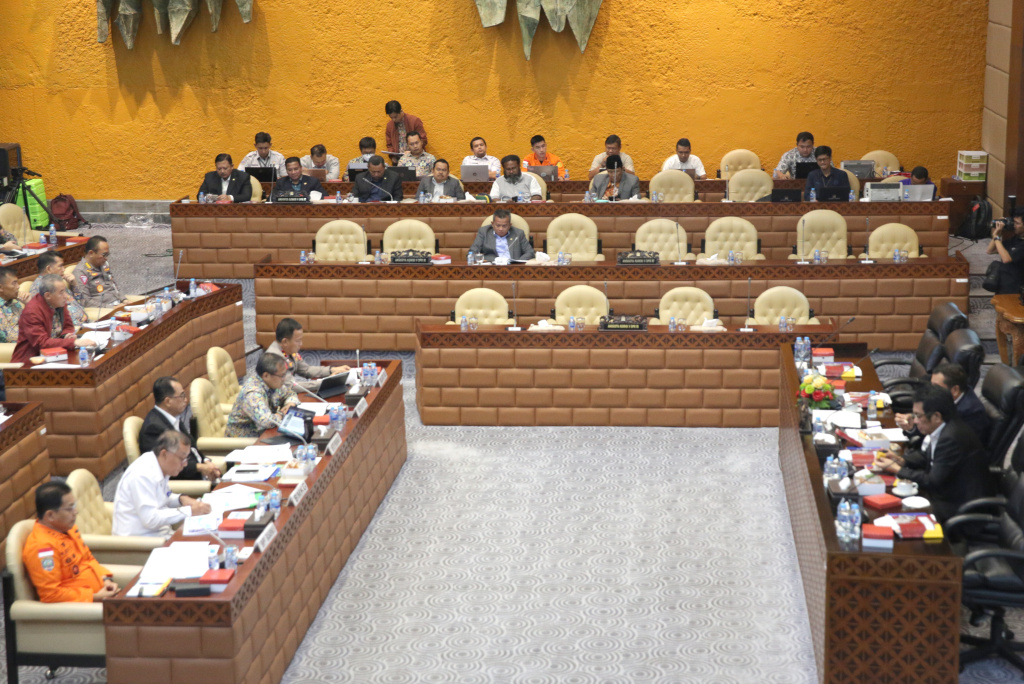 Komisi V DPR RI gelar RDP dengan Menhub, Menteri PUPR, BMKG, Basarnas dan Koarlantas Polri bahas evaluasi pelaksanaan pada lebaran mudik 2023 (Ashar/SinPo.id)