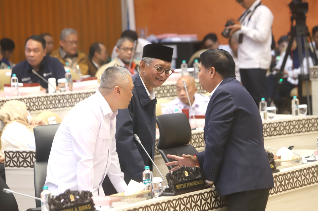 Komisi V DPR gelar RDP dengan Menteri Perhubungan Dudy Purwagandhi membahas evaluasi Arus Mudik 2026 (Ashar/SinPo.id)