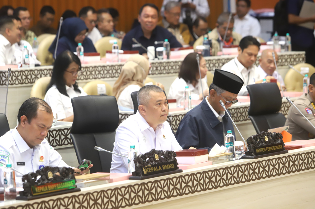 Komisi V DPR gelar RDP dengan Menteri Perhubungan Dudy Purwagandhi membahas evaluasi Arus Mudik 2026 (Ashar/SinPo.id)
