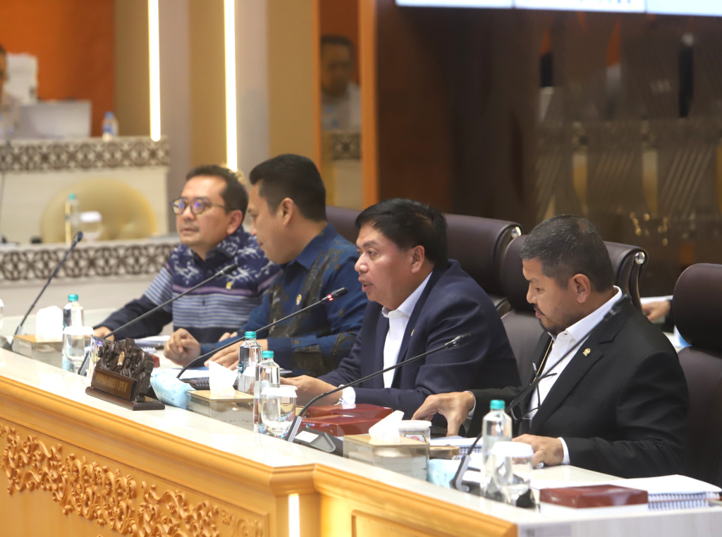 Komisi V DPR gelar RDP dengan Menteri Perhubungan Dudy Purwagandhi membahas evaluasi Arus Mudik 2026 (Ashar/SinPo.id)