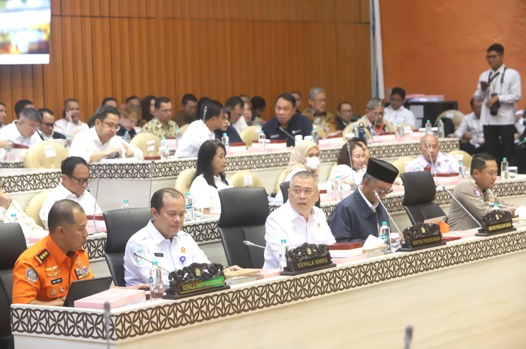 Komisi V DPR gelar RDP dengan Menteri Perhubungan Dudy Purwagandhi membahas evaluasi Arus Mudik 2026 (Ashar/SinPo.id)