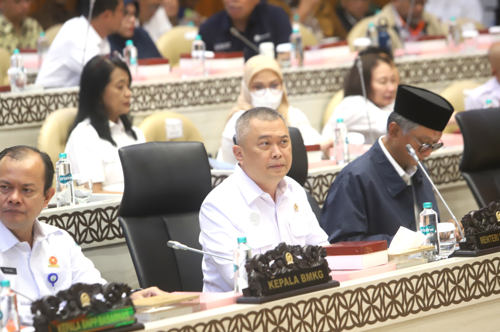 Komisi V DPR gelar RDP dengan Menteri Perhubungan Dudy Purwagandhi membahas evaluasi Arus Mudik 2026 (Ashar/SinPo.id)