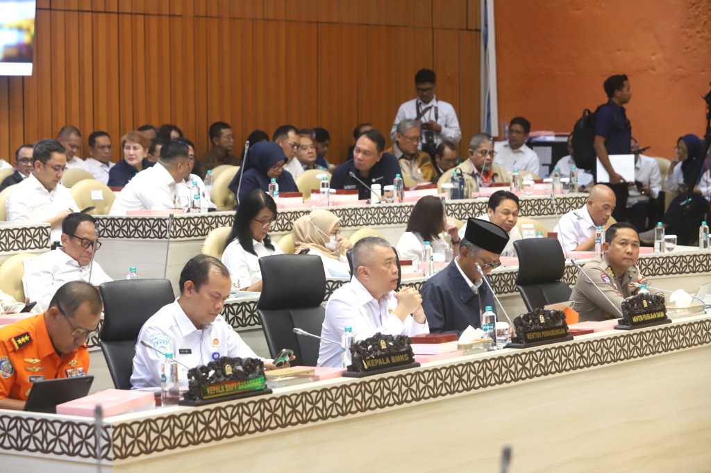 Komisi V DPR gelar RDP dengan Menteri Perhubungan Dudy Purwagandhi membahas evaluasi Arus Mudik 2026 (Ashar/SinPo.id)