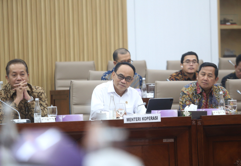 Komisi VI DPR gelar raker dengan Menteri Koperasi Budi Arie membahas program kerja dan anggaran 2025 (Ashar/SinPo.id)