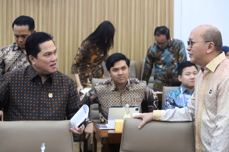 Komisi VI DPR menggelar raker dengan Menteri BUMN Erick Thohir dan CEO Danantara Rosan Roeslani membahas roadmap rencana kerja (Ashar/SinPo.id)
