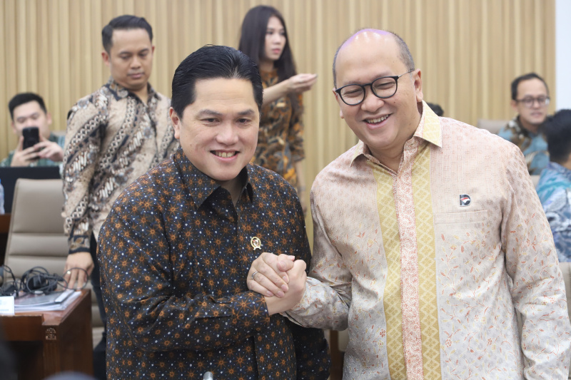 Komisi VI DPR menggelar raker dengan Menteri BUMN Erick Thohir dan CEO Danantara Rosan Roeslani membahas roadmap rencana kerja (Ashar/SinPo.id)
