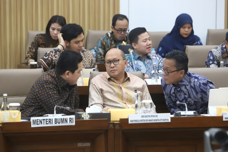 Komisi VI DPR menggelar raker dengan Menteri BUMN Erick Thohir dan CEO Danantara Rosan Roeslani membahas roadmap rencana kerja (Ashar/SinPo.id)