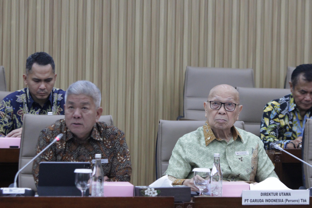 Komisi VI DPR menggelar raker dengan Dirut Garuda Indonesia Glenny H Kairupan membahas kinerja semester I 2025 (Ashar/SiNpo.id)