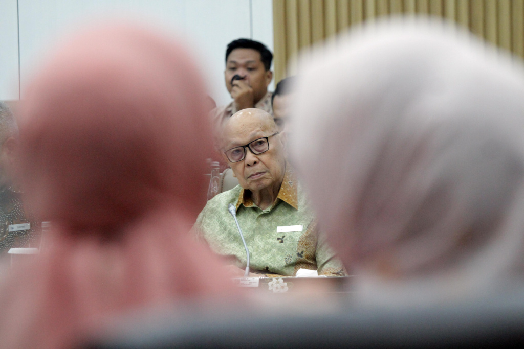 Komisi VI DPR menggelar raker dengan Dirut Garuda Indonesia Glenny H Kairupan membahas kinerja semester I 2025 (Ashar/SiNpo.id)