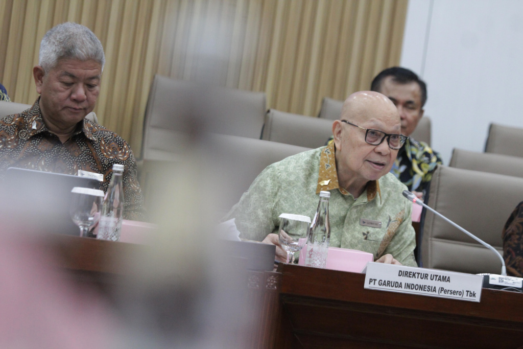 Komisi VI DPR menggelar raker dengan Dirut Garuda Indonesia Glenny H Kairupan membahas kinerja semester I 2025 (Ashar/SiNpo.id)
