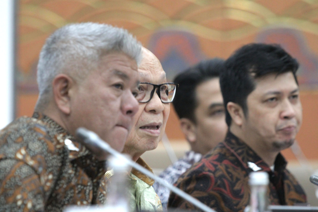 Komisi VI DPR menggelar raker dengan Dirut Garuda Indonesia Glenny H Kairupan membahas kinerja semester I 2025 (Ashar/SiNpo.id)