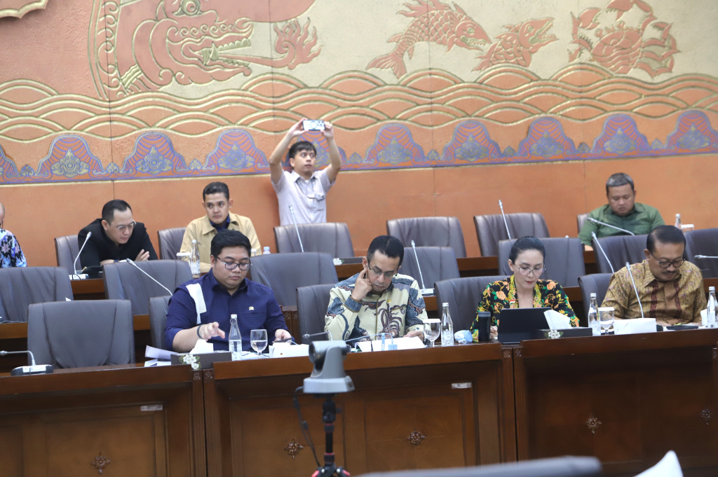 Komisi VI DPR menggelar raker dengan Menteri Perdagangan Budi Santoso membahas dengan asosiasi petani tebu (Ashar/SinPo.id)